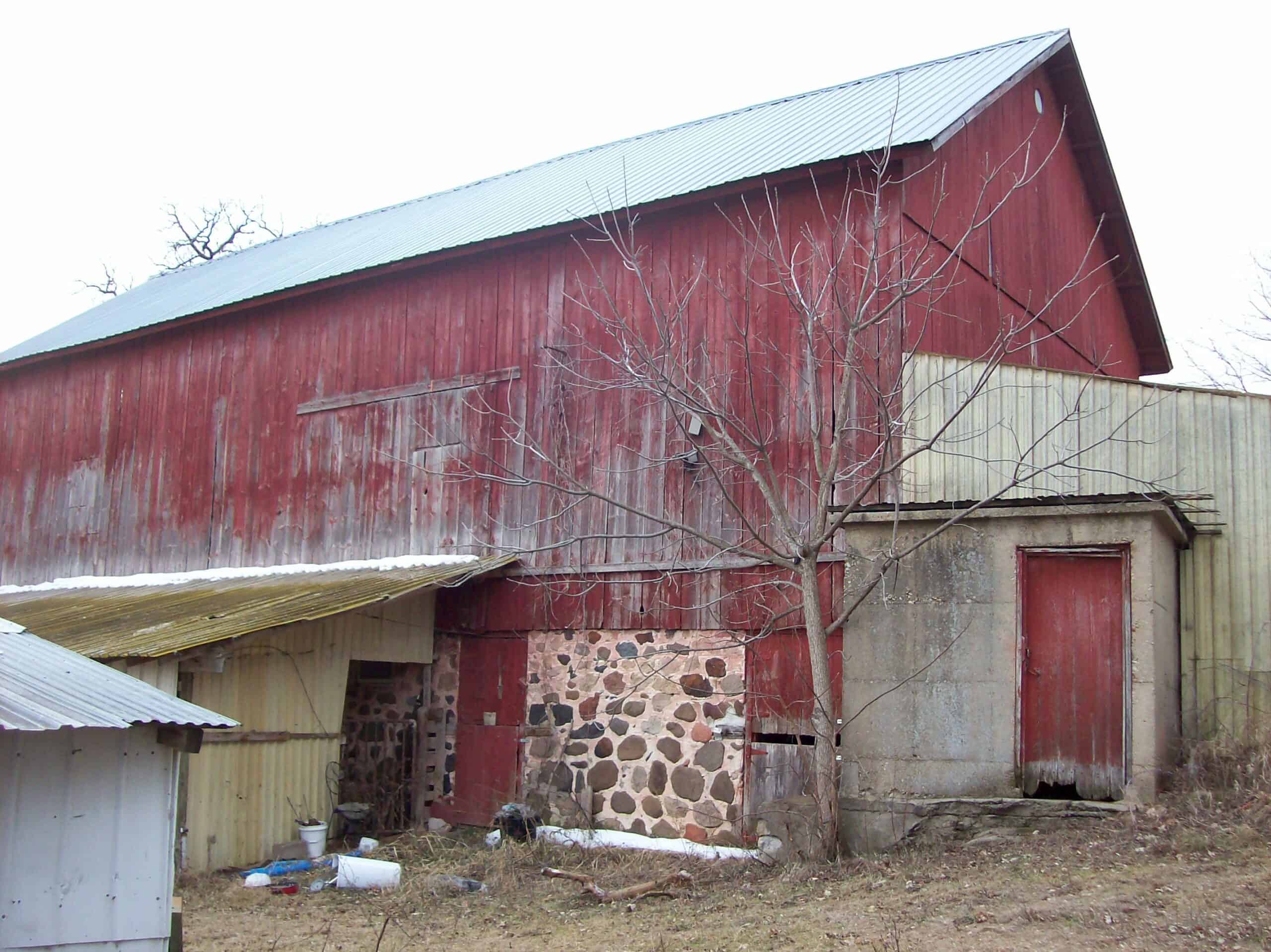 2 Homes and a Barn in Green Lake County