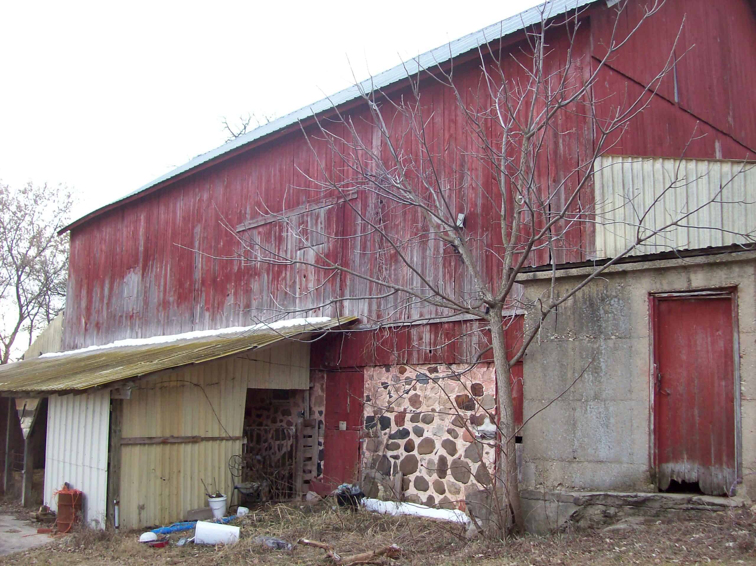 2 Homes and a Barn in Green Lake County