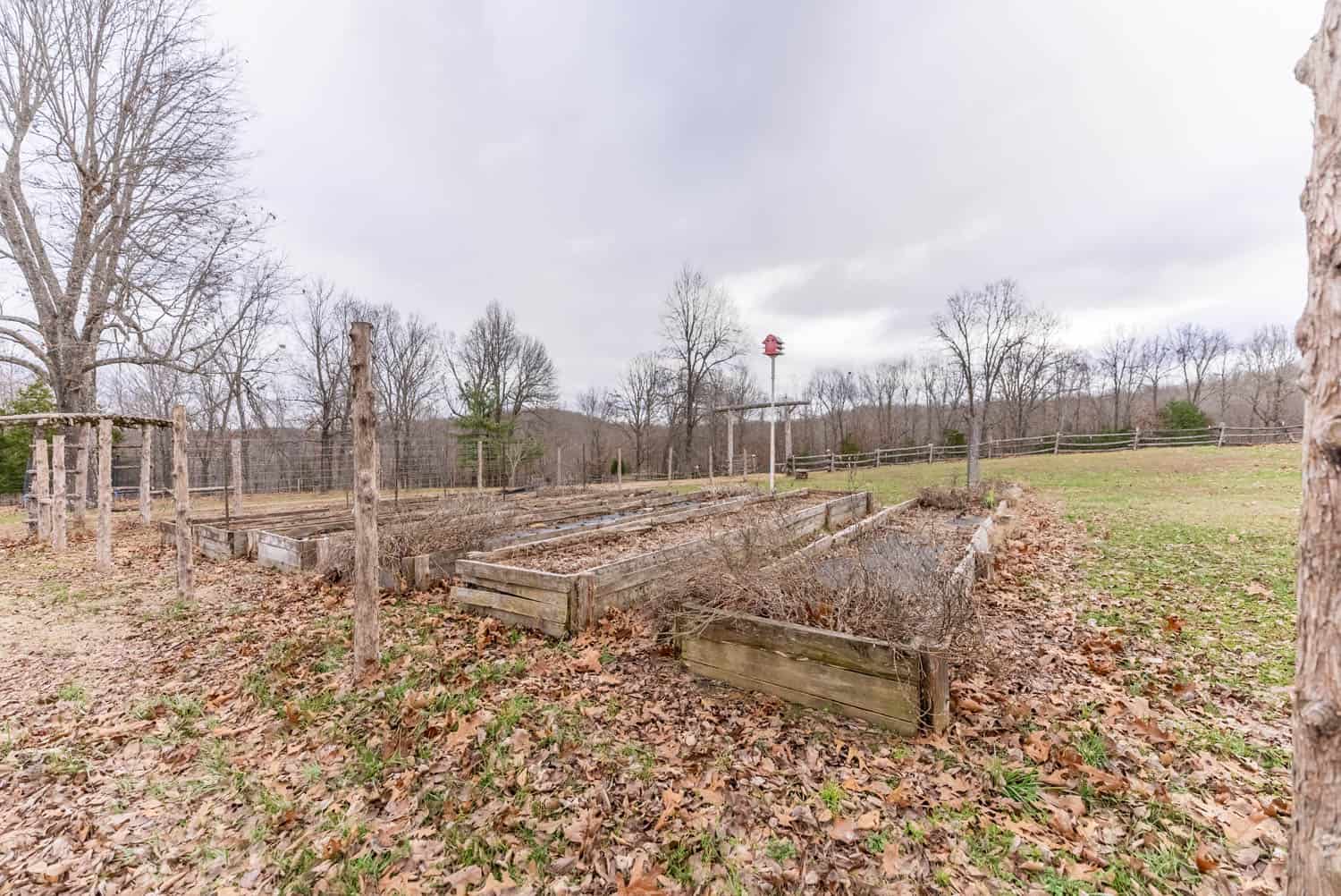 OZARKS COUNTRY HOME & FARM FOR SALE NEAR SALEM AR