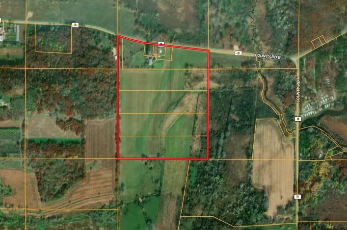2 Homes and a Barn in Green Lake County