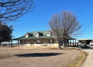 Gorgeous family home situated on 30 acres with two stock ponds