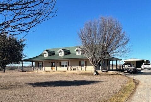 Gorgeous family home situated on 30 acres with two stock ponds