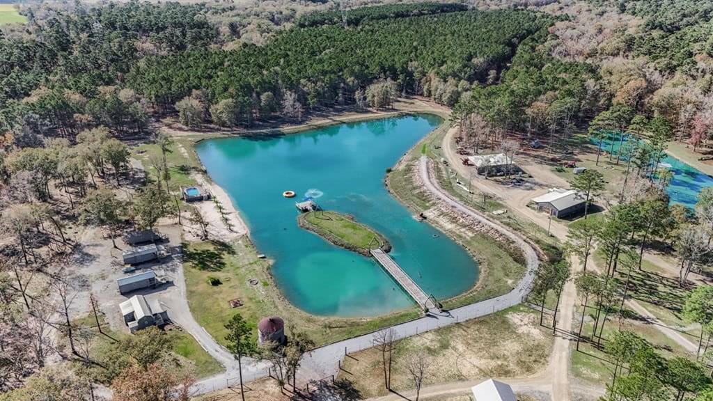 High Fence Hunting, 3 Lodges, 6 Cabins, Acadia Parish, LA
