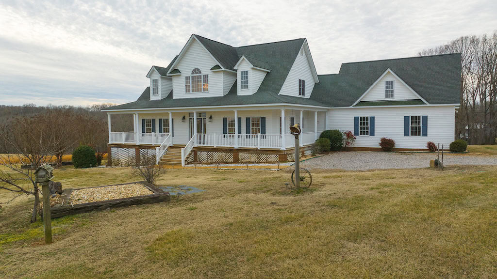 Country Home and Farmland for Sale in Jetersville, VA
