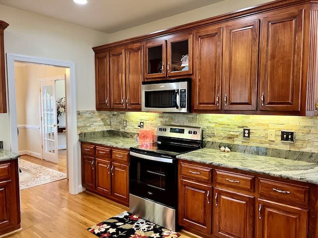 Country Home and Farmland for Sale in Jetersville, VA