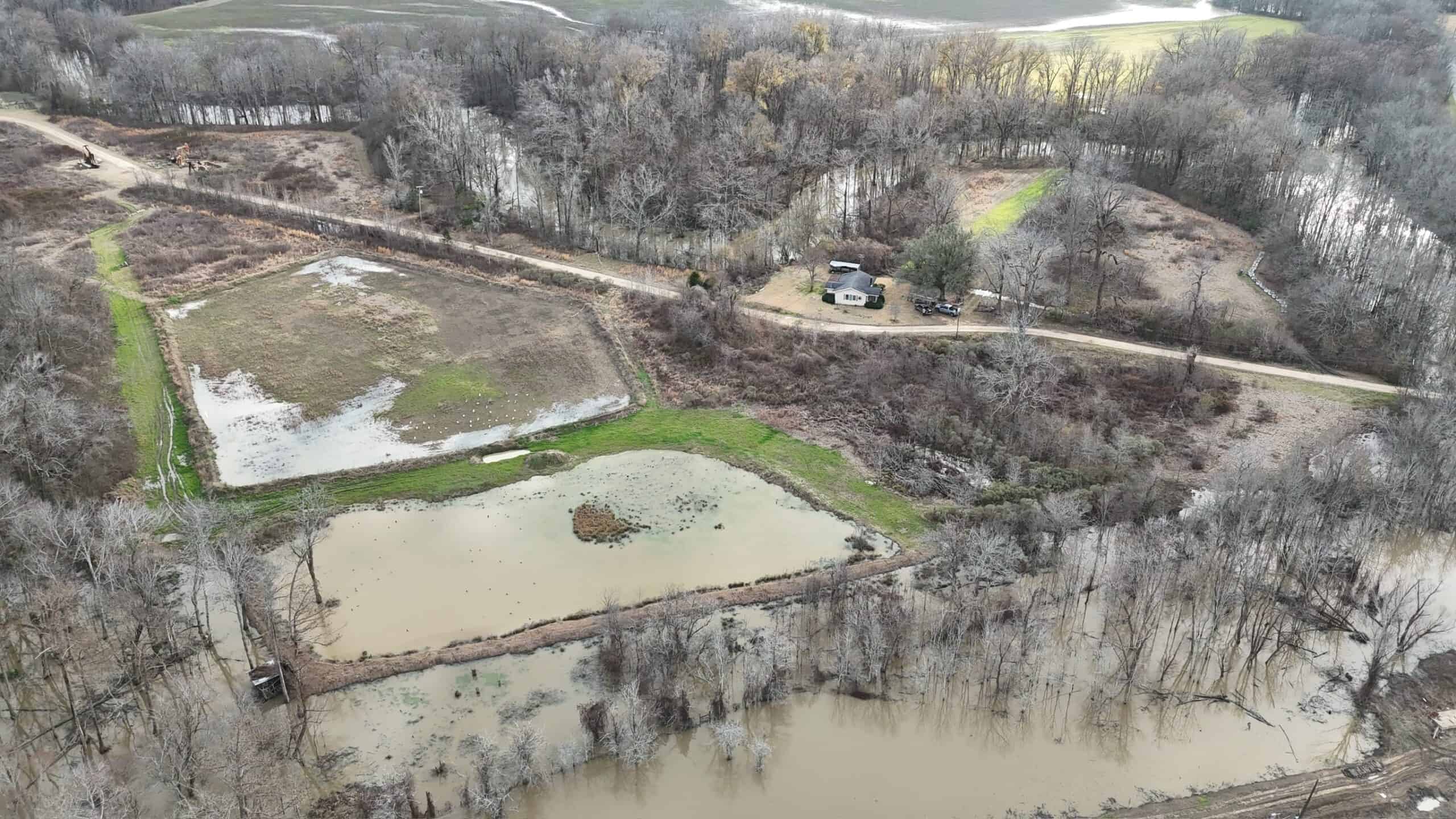LA Delta Duck and Deer Hunting Property with a Camp