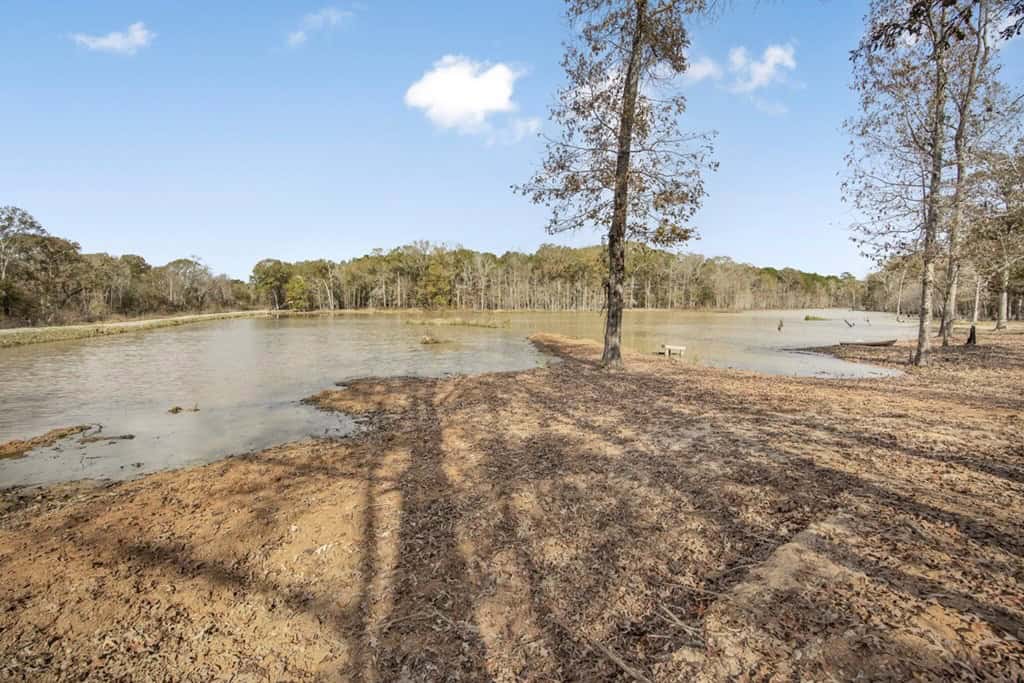 High Fence Hunting, 3 Lodges, 6 Cabins, Acadia Parish, LA