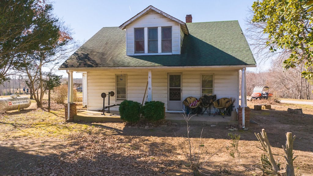 Country Home and Farmland for Sale in Jetersville, VA