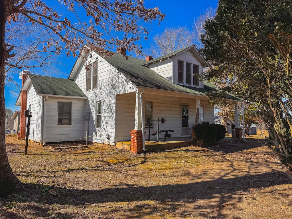 Country Home and Farmland for Sale in Jetersville, VA