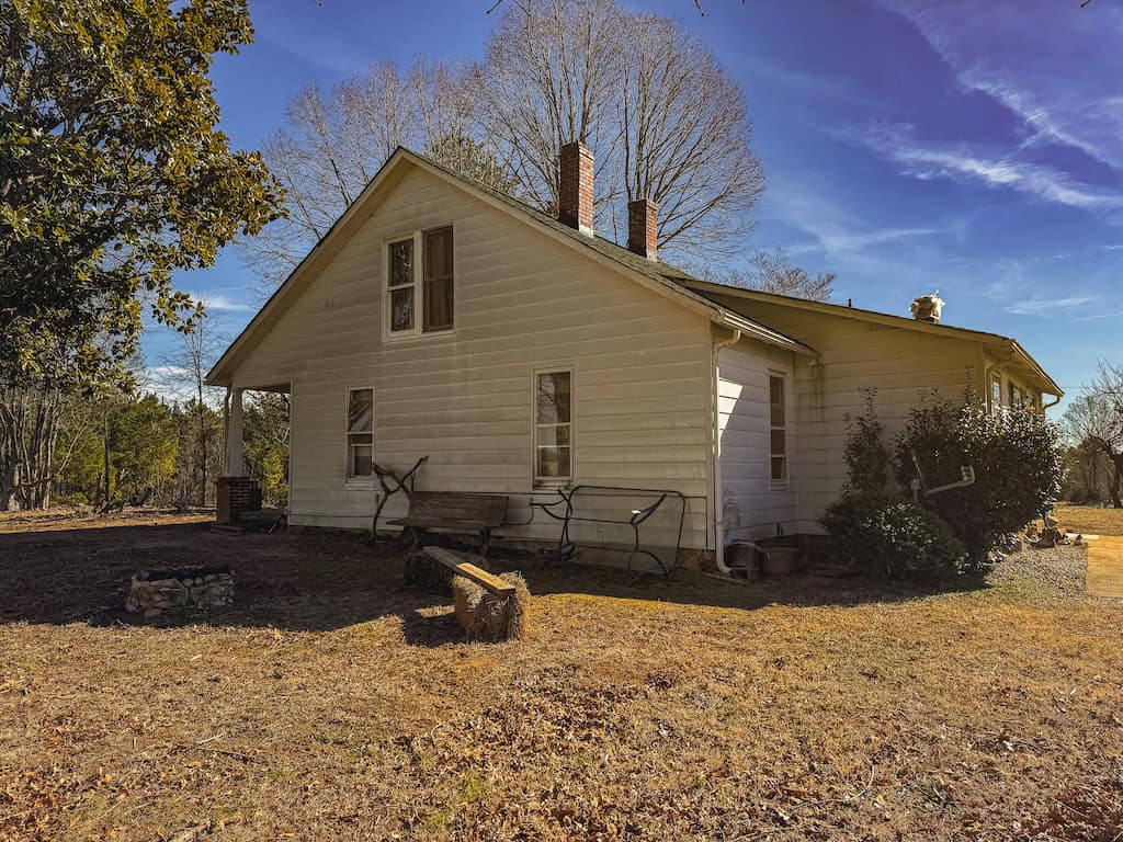 Country Home and Farmland for Sale in Jetersville, VA