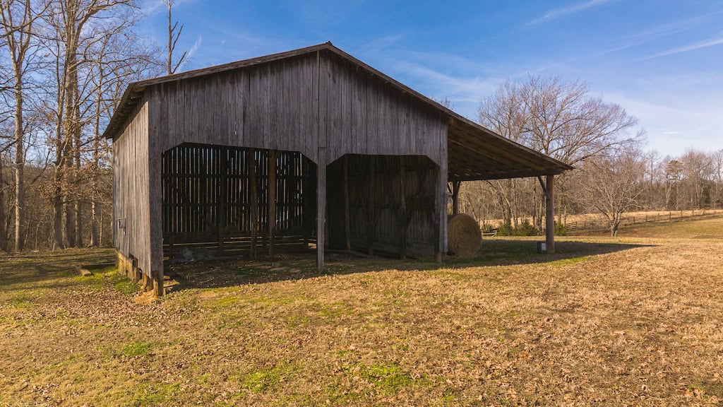 Country Home and Farmland for Sale in Jetersville, VA