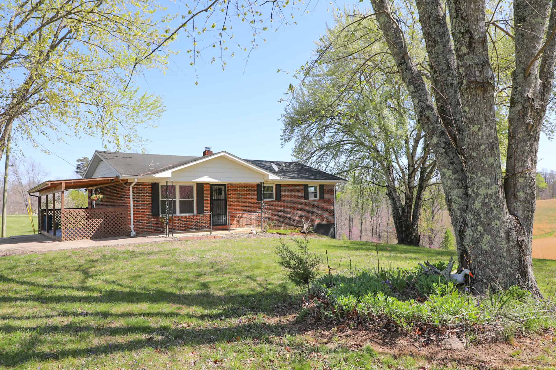 93 acre hunting property with home and large shop adjoining Lake Cumberland. Wayne County Kentucky. South Central Kentucky