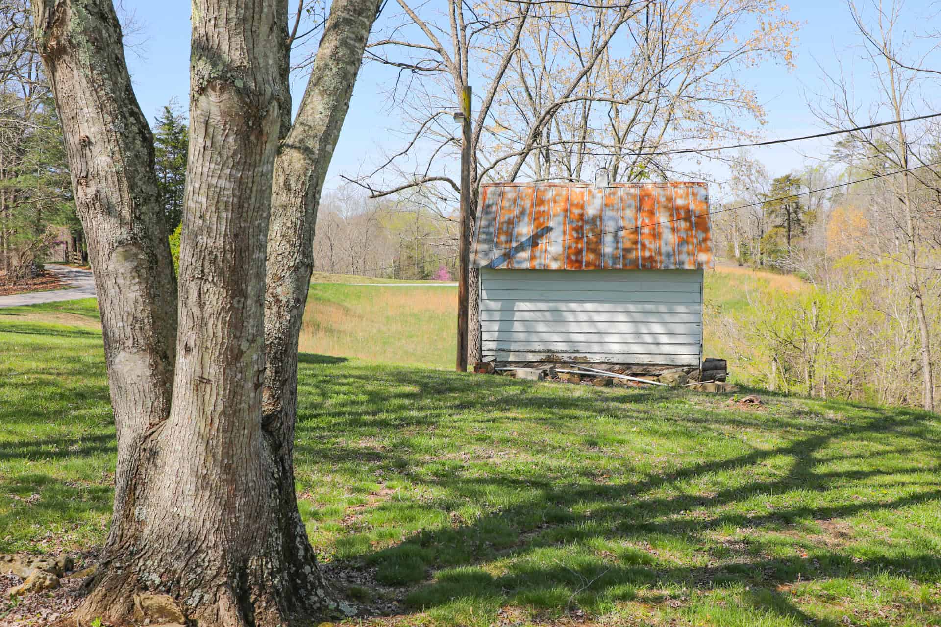 93 acre hunting property with home and large shop adjoining Lake Cumberland. Wayne County Kentucky. South Central Kentucky