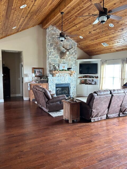 Gorgeous family home situated on 30 acres with two stock ponds