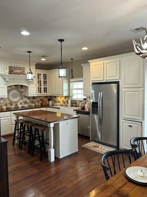 Gorgeous family home situated on 30 acres with two stock ponds