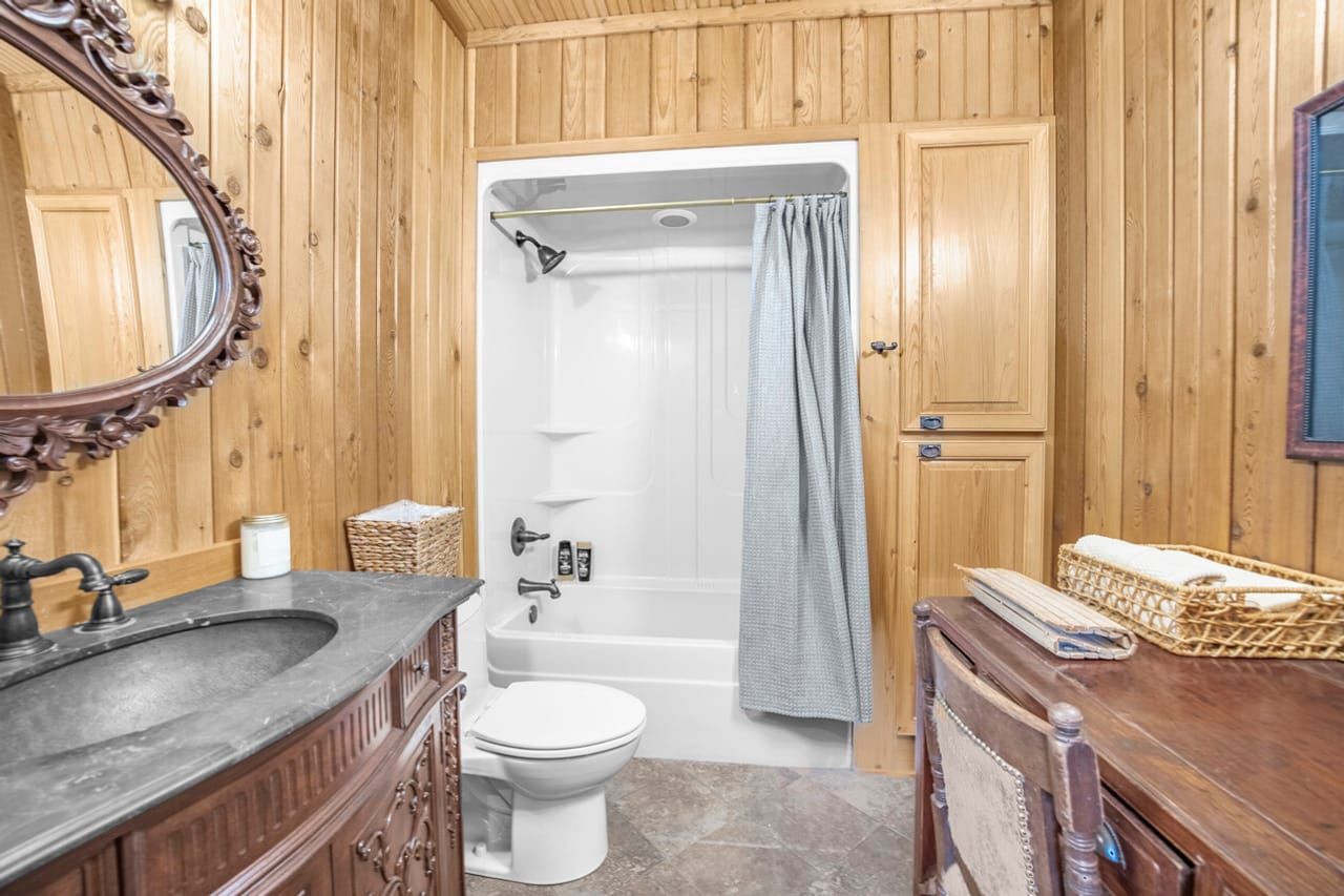 Hunting Lodge with Waterfall in Wilkinson County, MS
