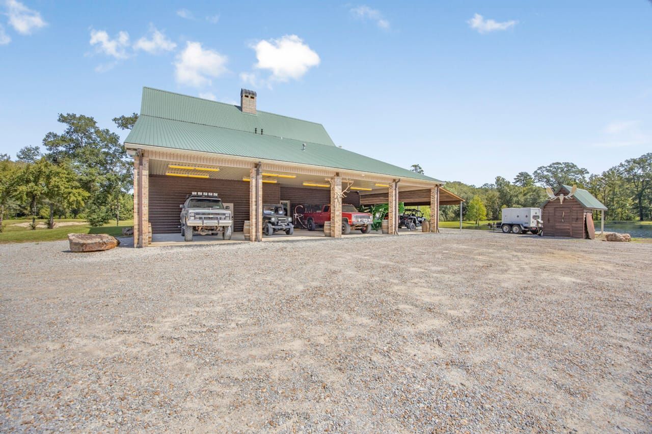 Hunting Lodge with Waterfall in Wilkinson County, MS