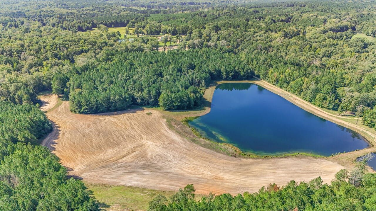 Hunting Lodge with Waterfall in Wilkinson County, MS