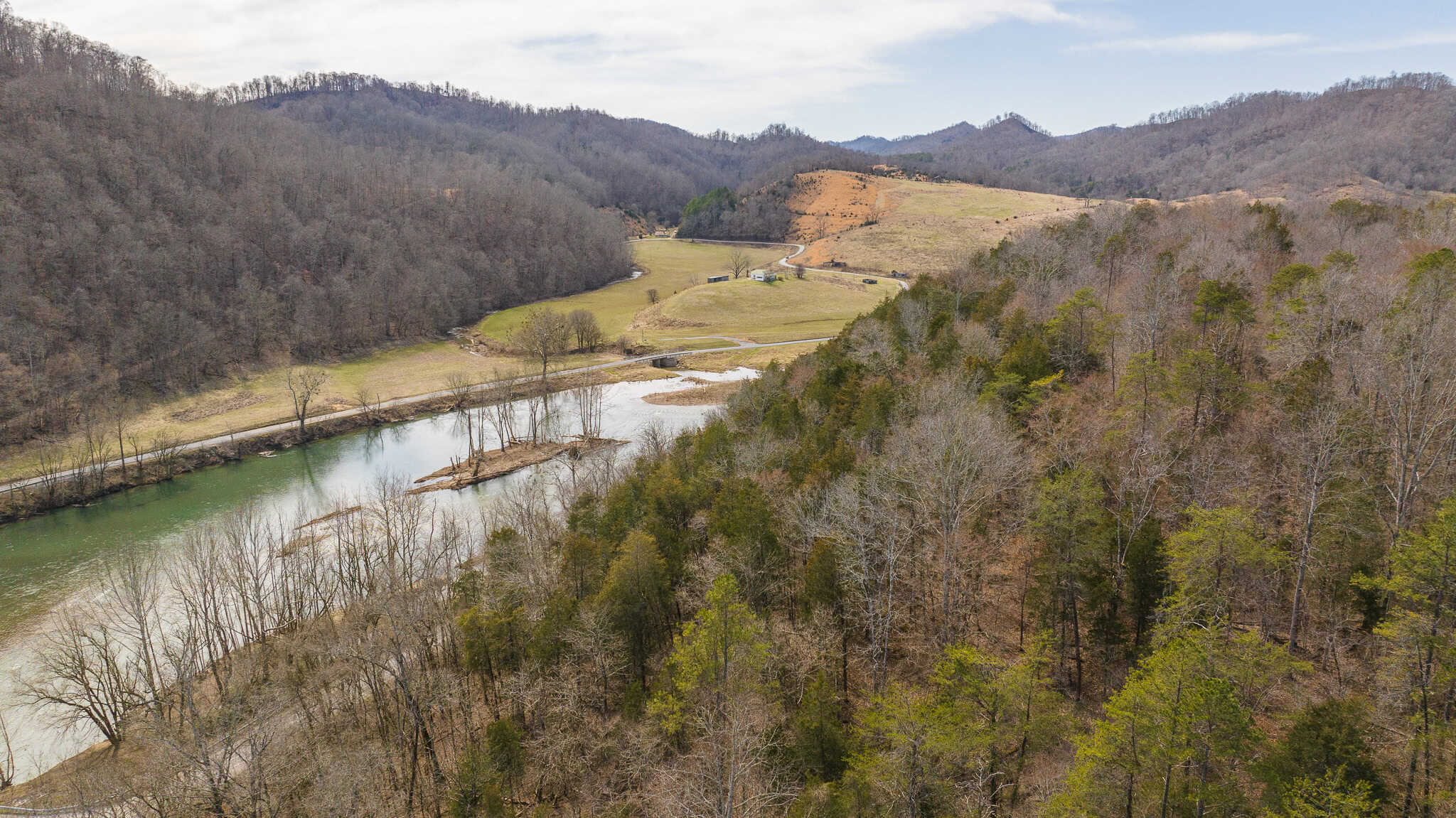 Secluded Riverfront Paradise in East Tennessee’s Wilderness Hancock Coun