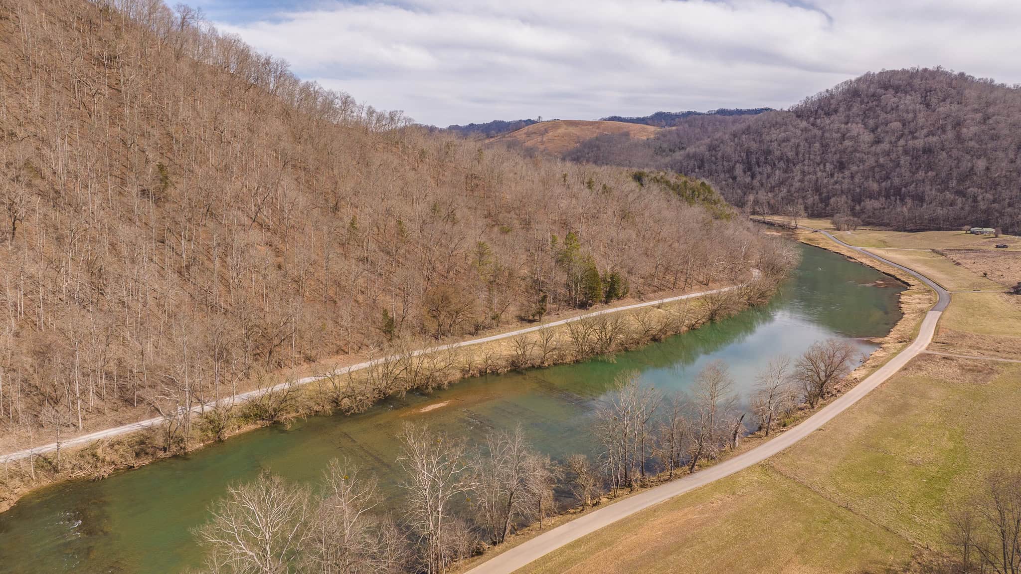 Secluded Riverfront Paradise in East Tennessee’s Wilderness Hancock Coun