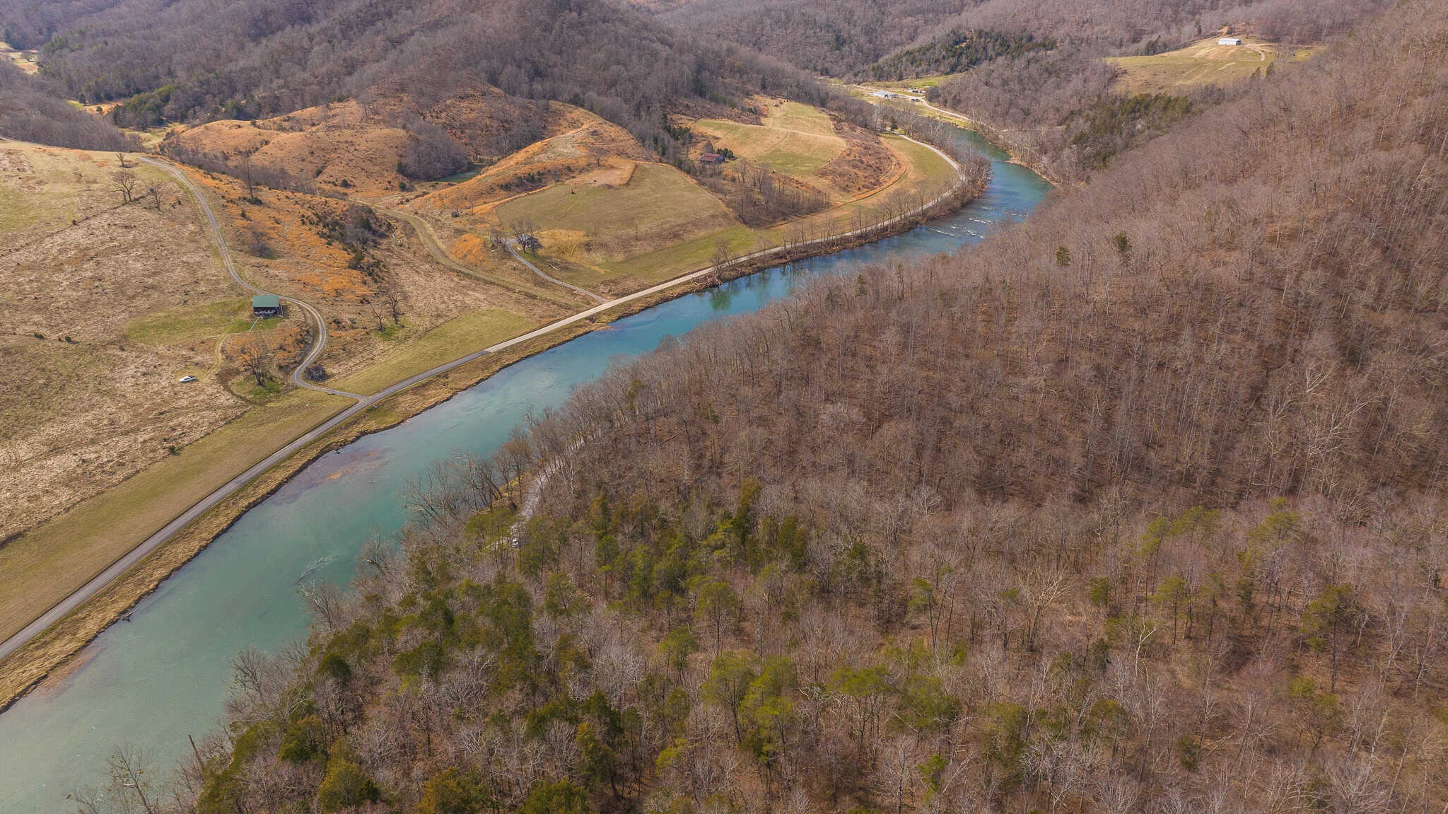 Secluded Riverfront Paradise in East Tennessee’s Wilderness Hancock Coun