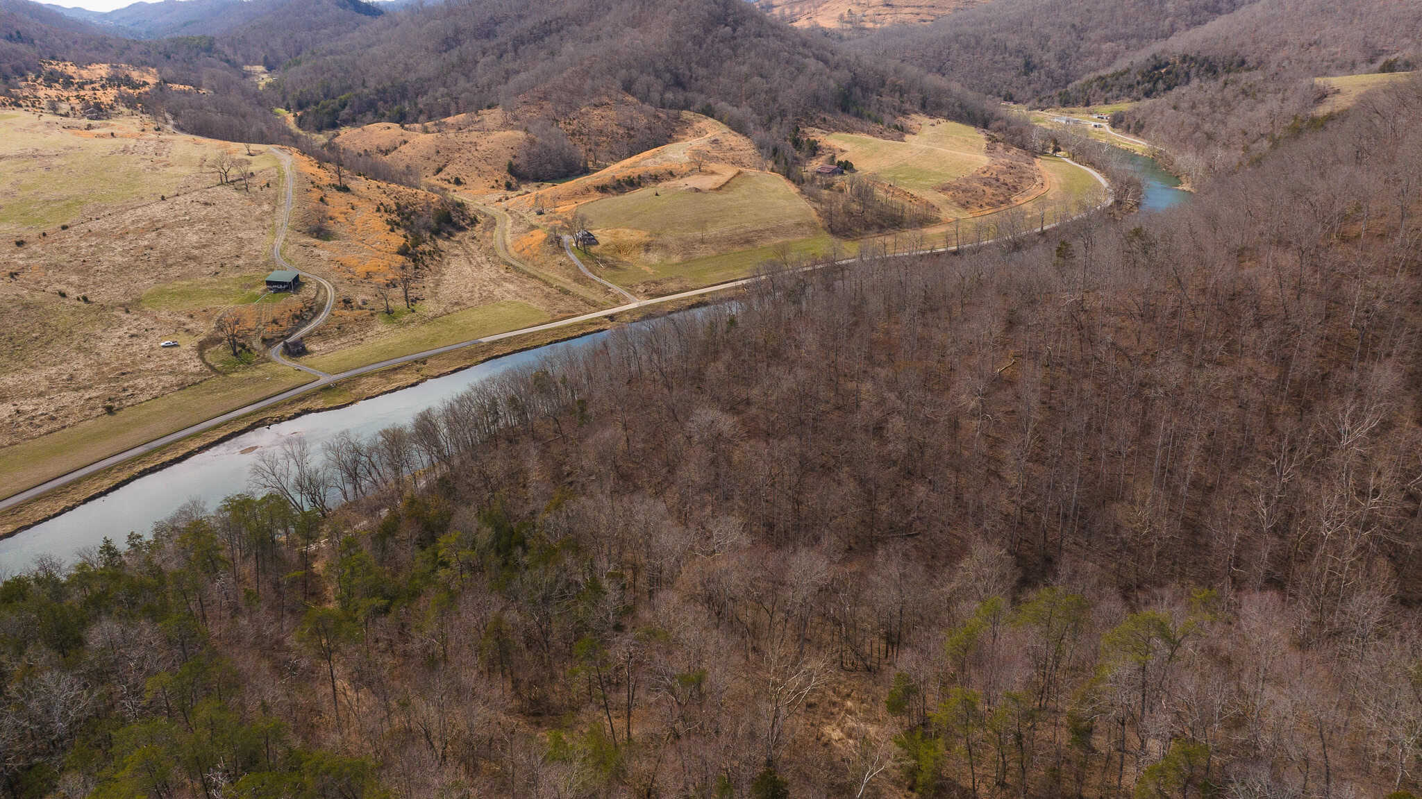 Secluded Riverfront Paradise in East Tennessee’s Wilderness Hancock Coun