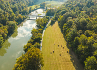 Secluded Riverfront Paradise in East Tennessee’s Wilderness Hancock County