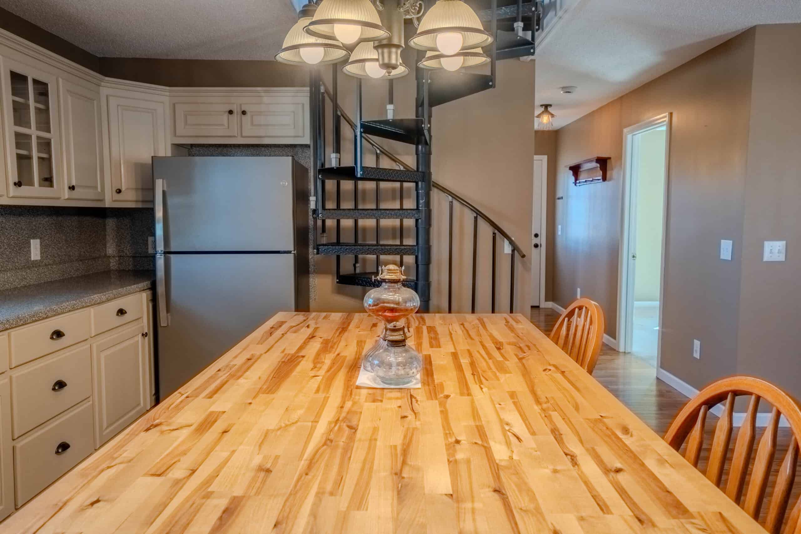 SECLUDED CABIN FOR SALE IN TENNESSEE WITH BARN & FENCING