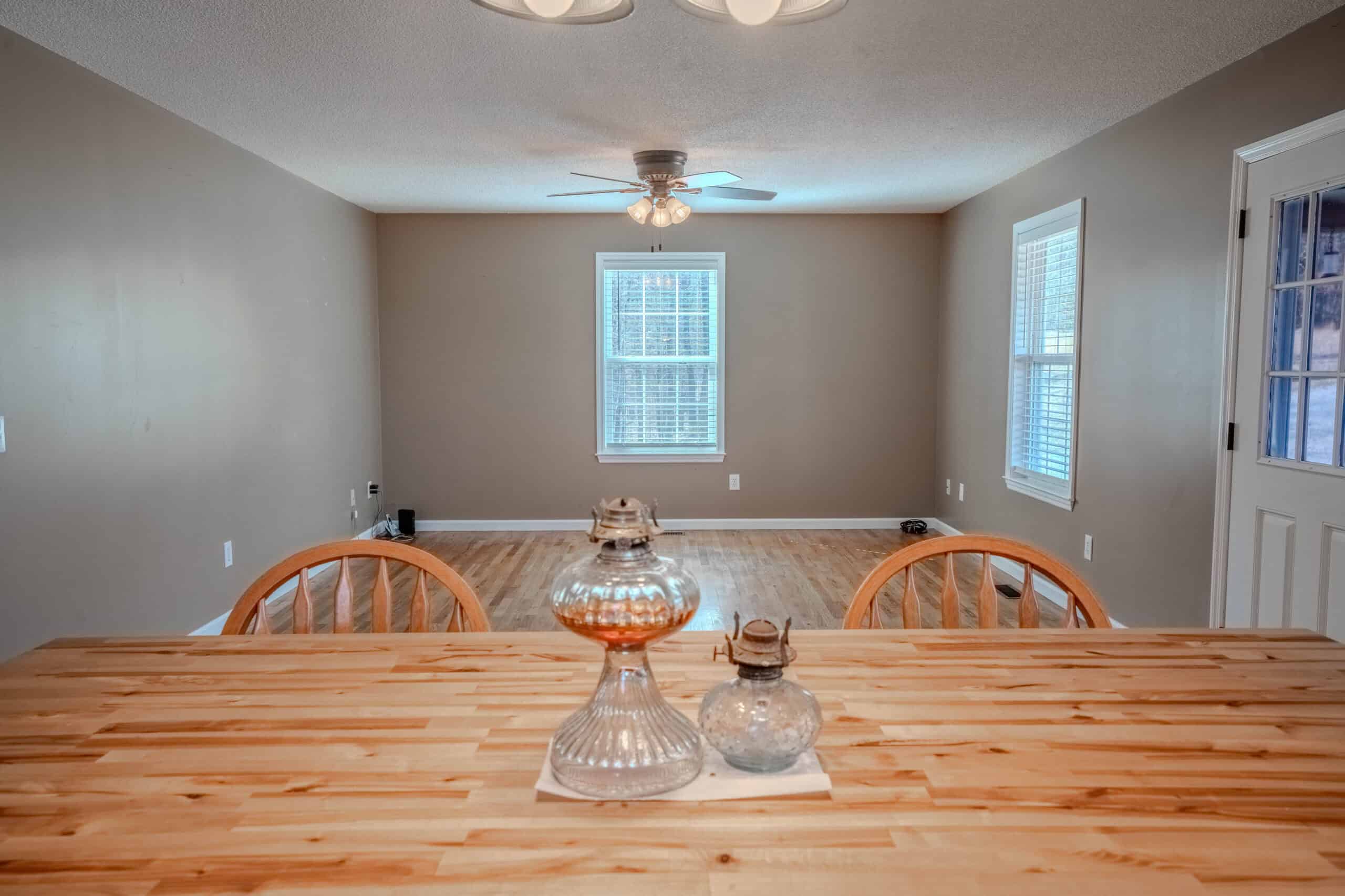 SECLUDED CABIN FOR SALE IN TENNESSEE WITH BARN & FENCING