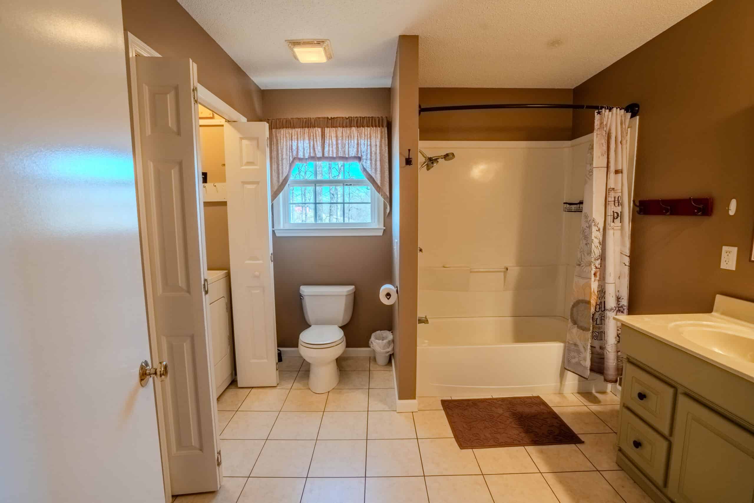 SECLUDED CABIN FOR SALE IN TENNESSEE WITH BARN & FENCING