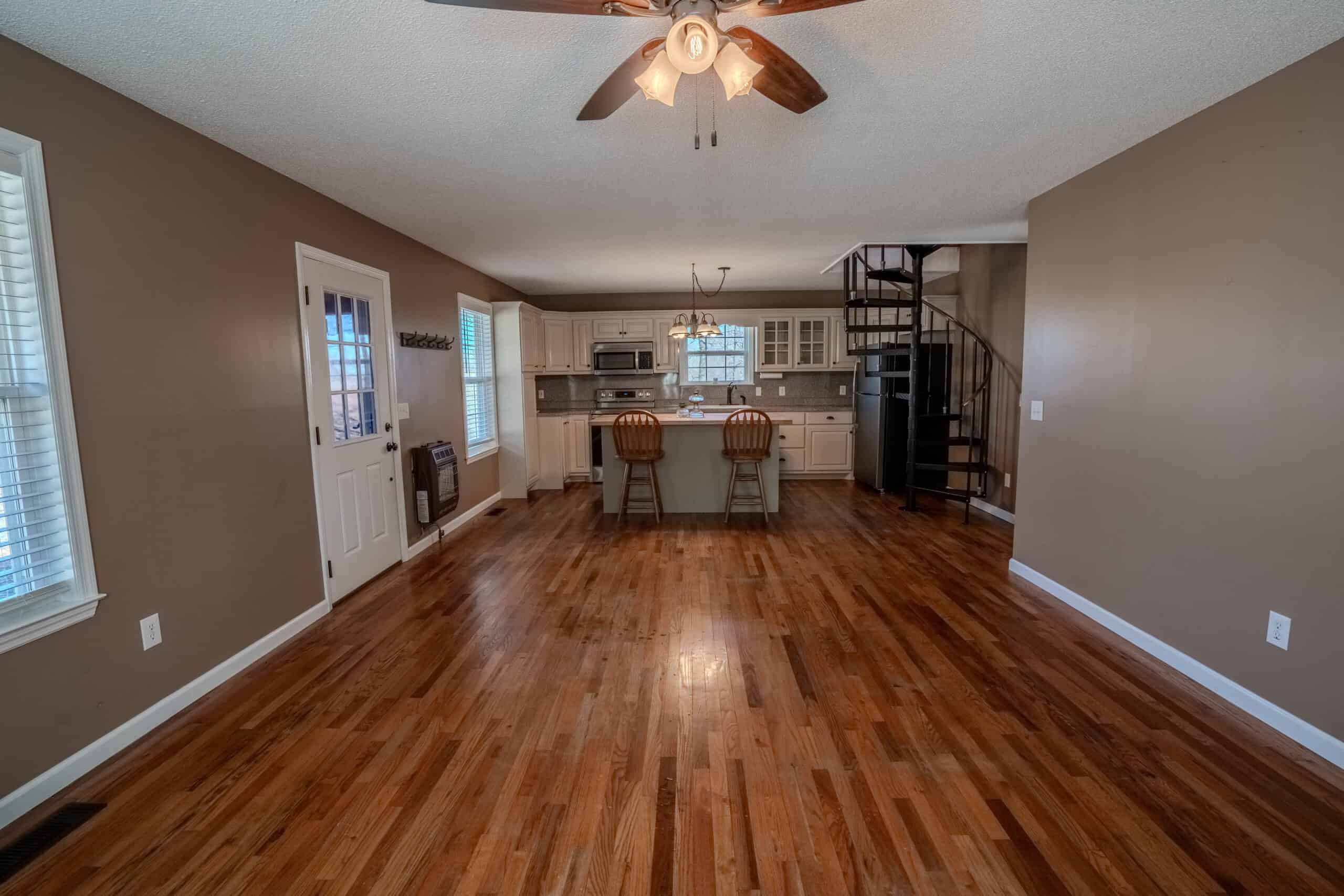 SECLUDED CABIN FOR SALE IN TENNESSEE WITH BARN & FENCING