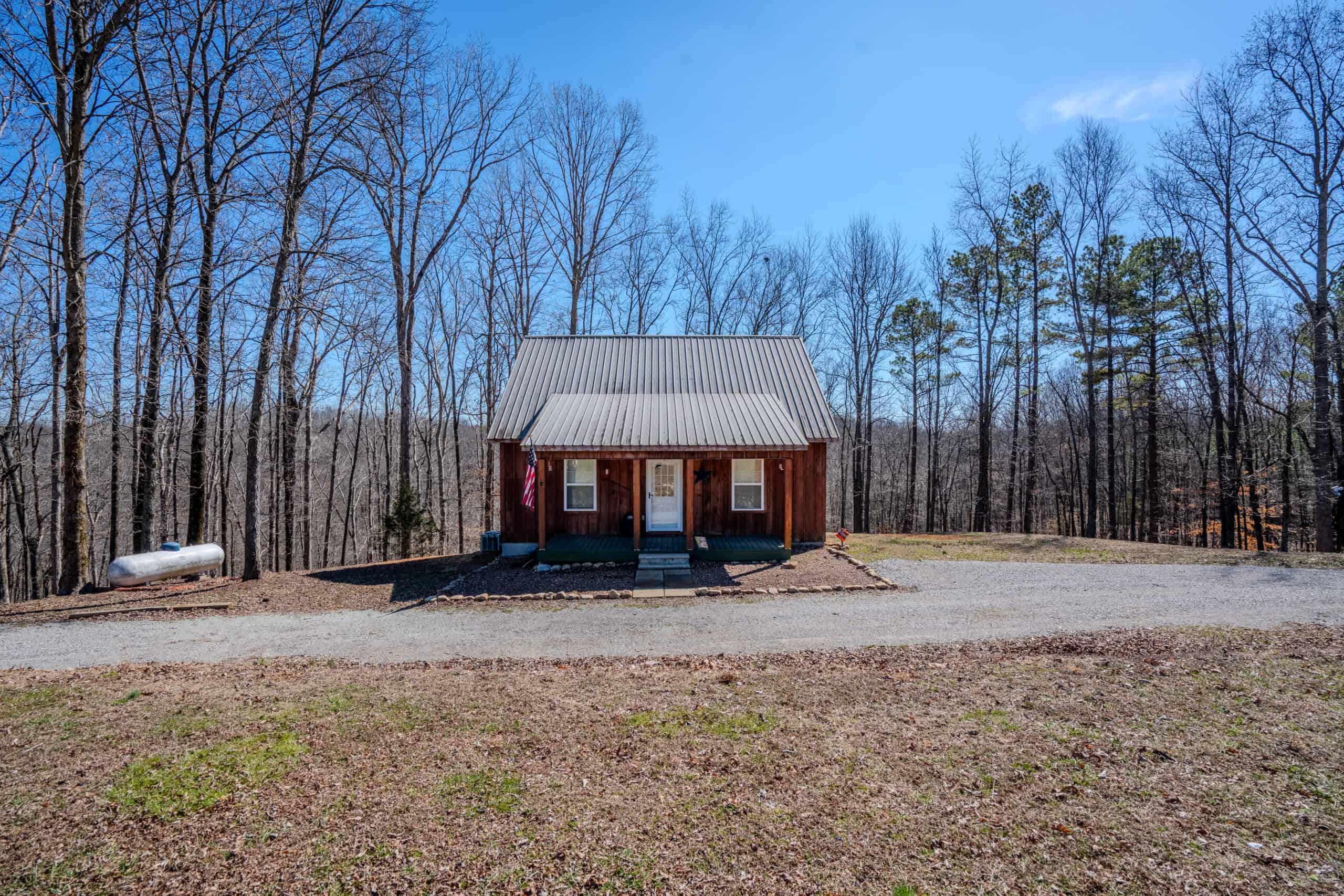 SECLUDED CABIN FOR SALE IN TENNESSEE WITH BARN & FENCING
