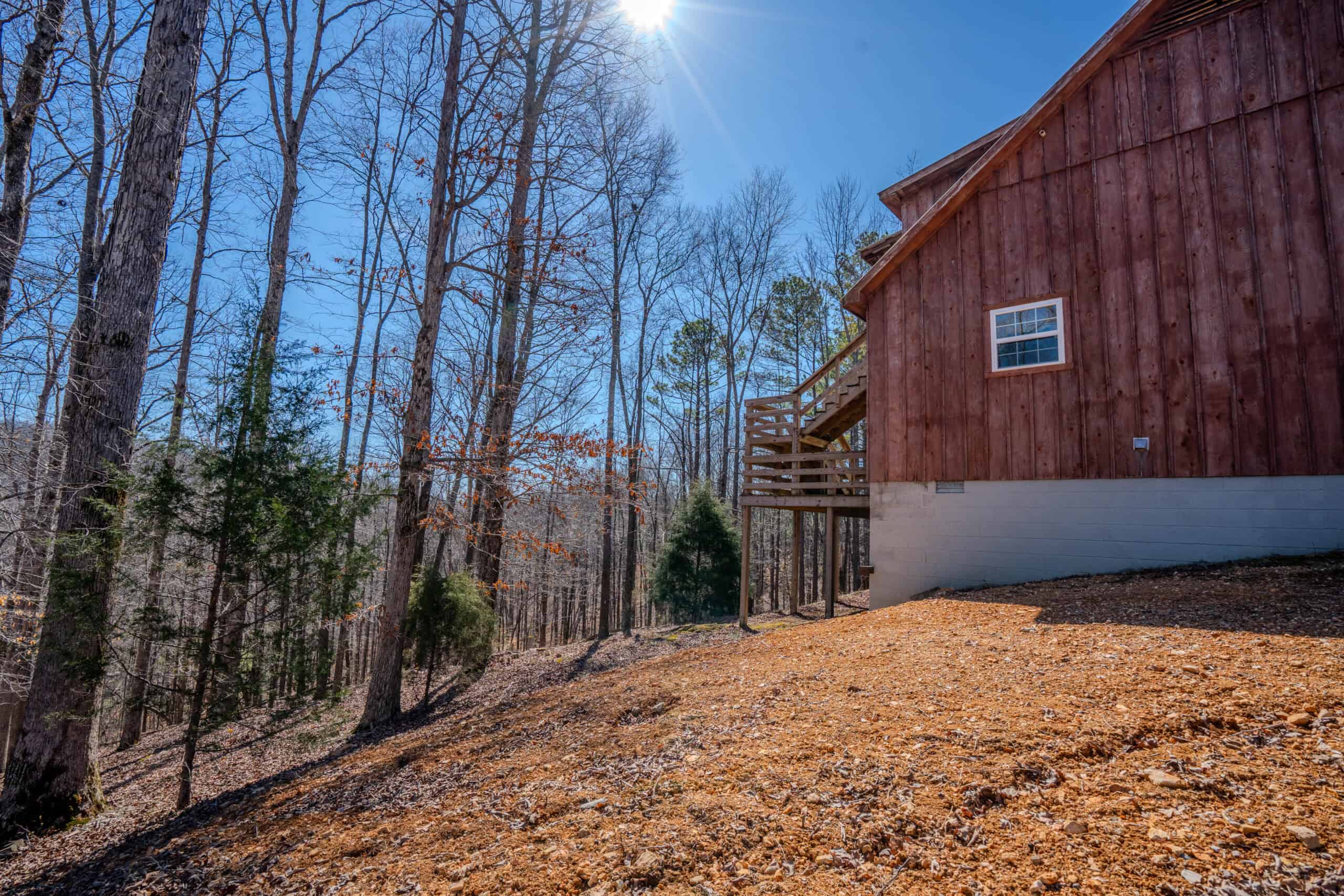 SECLUDED CABIN FOR SALE IN TENNESSEE WITH BARN & FENCING