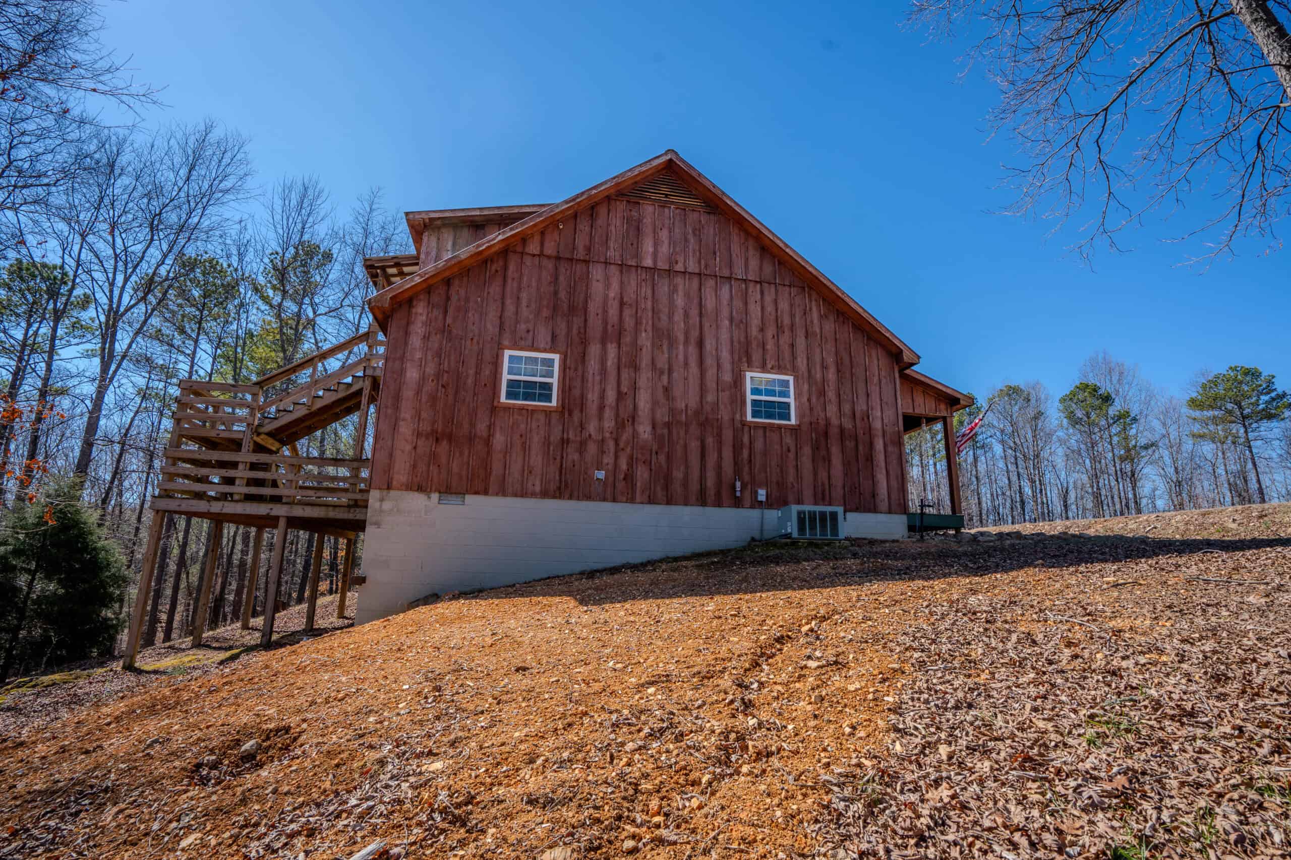 SECLUDED CABIN FOR SALE IN TENNESSEE WITH BARN & FENCING