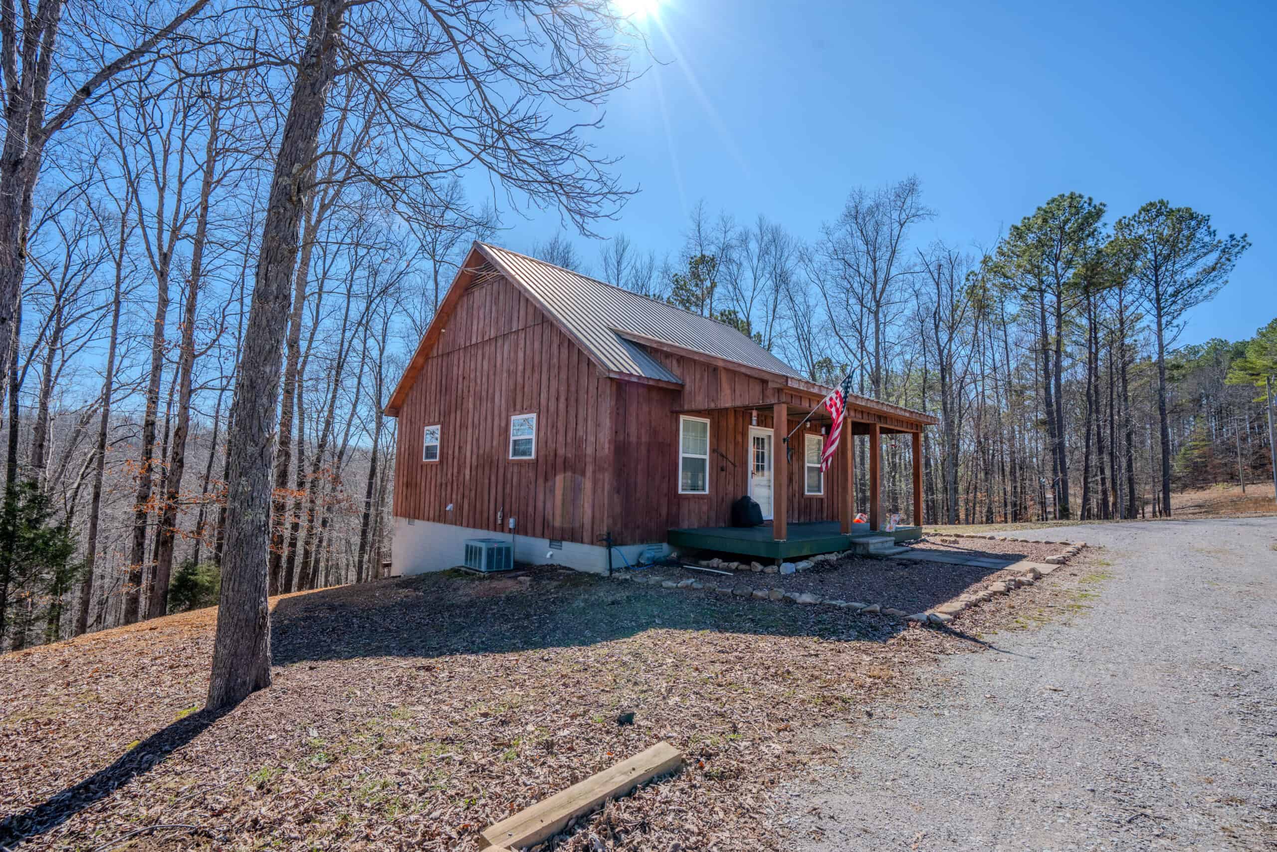 SECLUDED CABIN FOR SALE IN TENNESSEE WITH BARN & FENCING