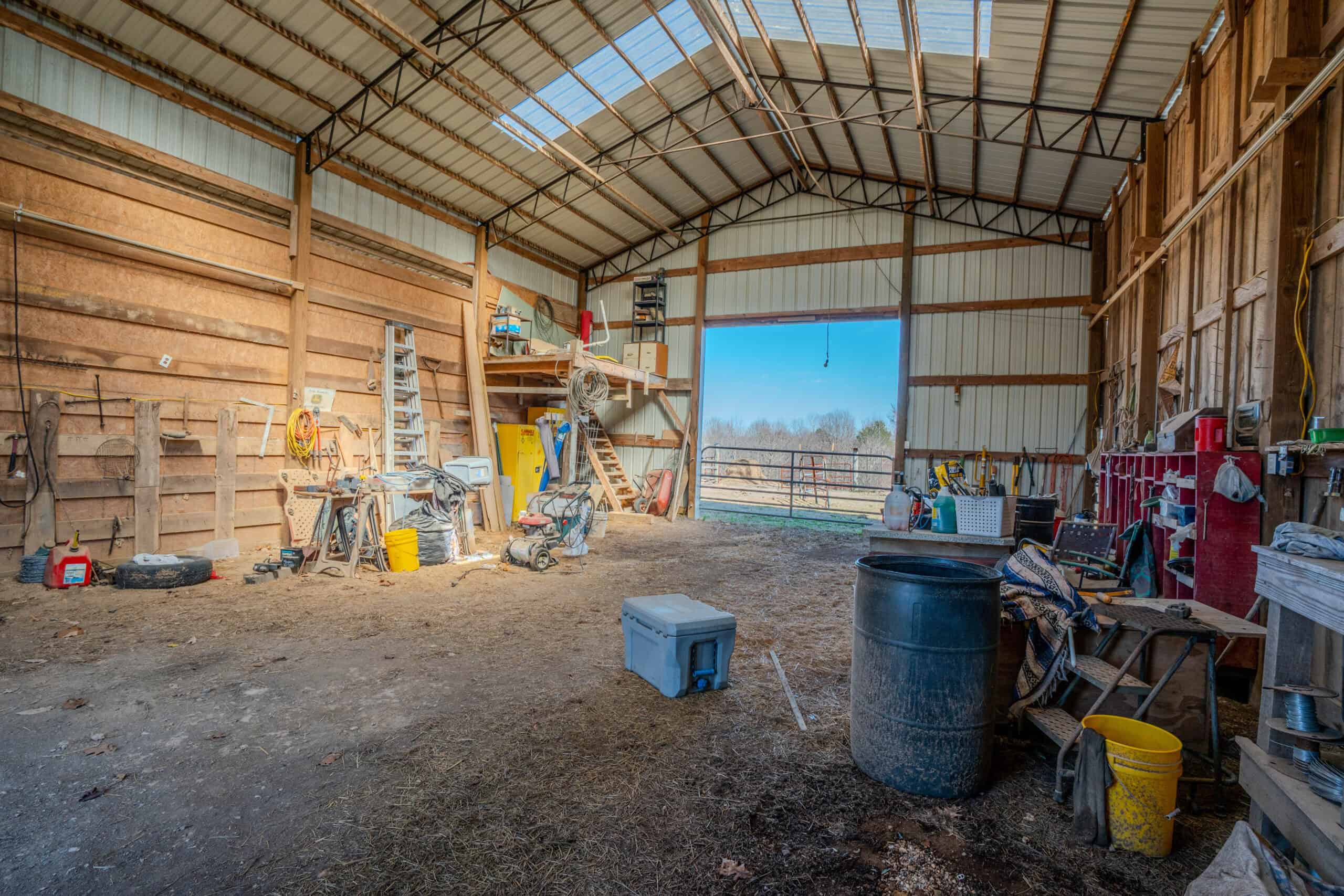 SECLUDED CABIN FOR SALE IN TENNESSEE WITH BARN & FENCING