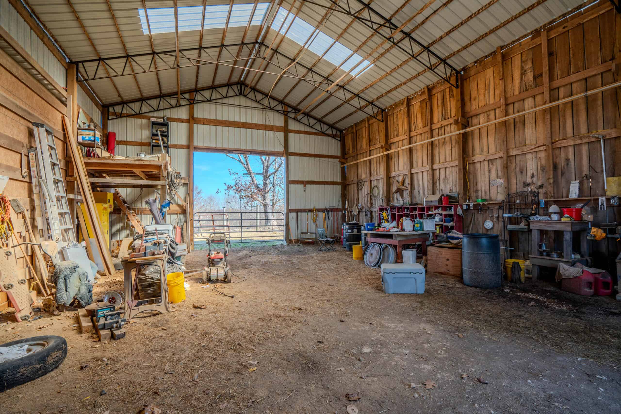 SECLUDED CABIN FOR SALE IN TENNESSEE WITH BARN & FENCING