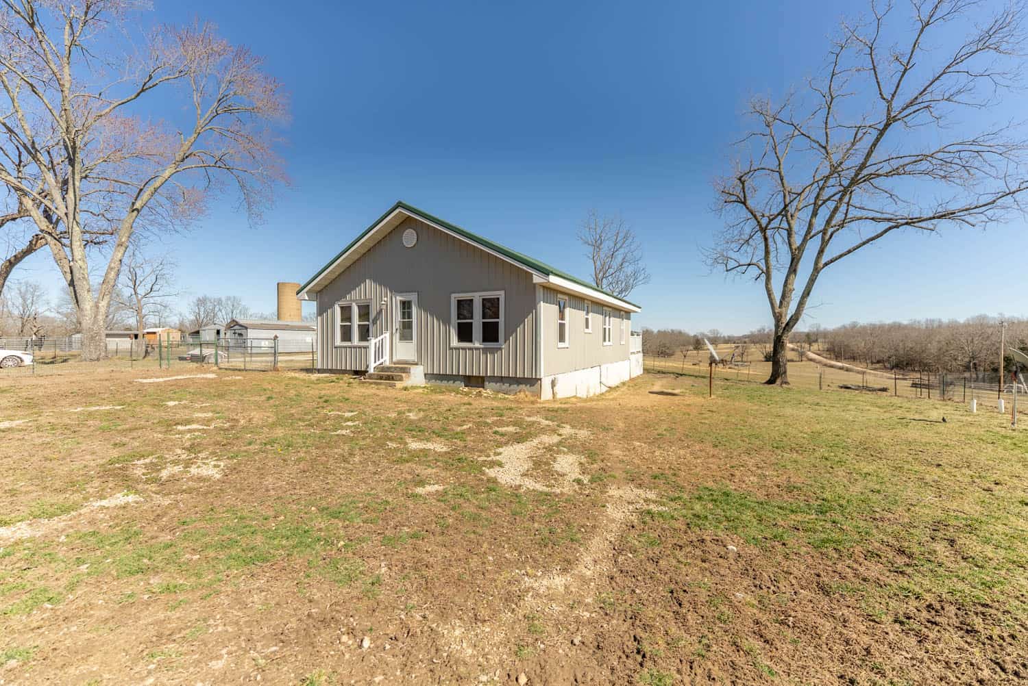 Horse Farm and Home for Sale in the Howell County Ozarks!