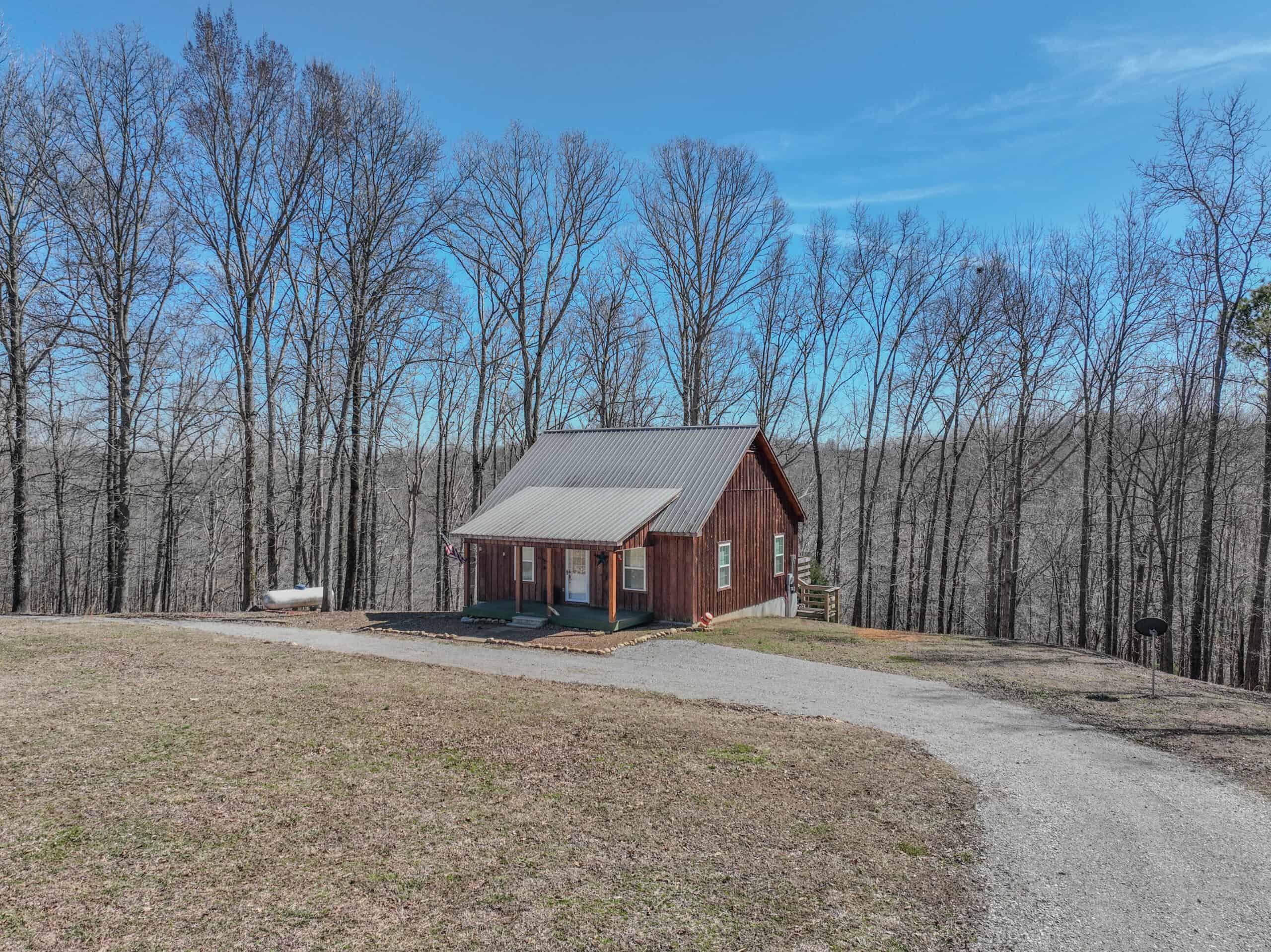 SECLUDED CABIN FOR SALE IN TENNESSEE WITH BARN & FENCING
