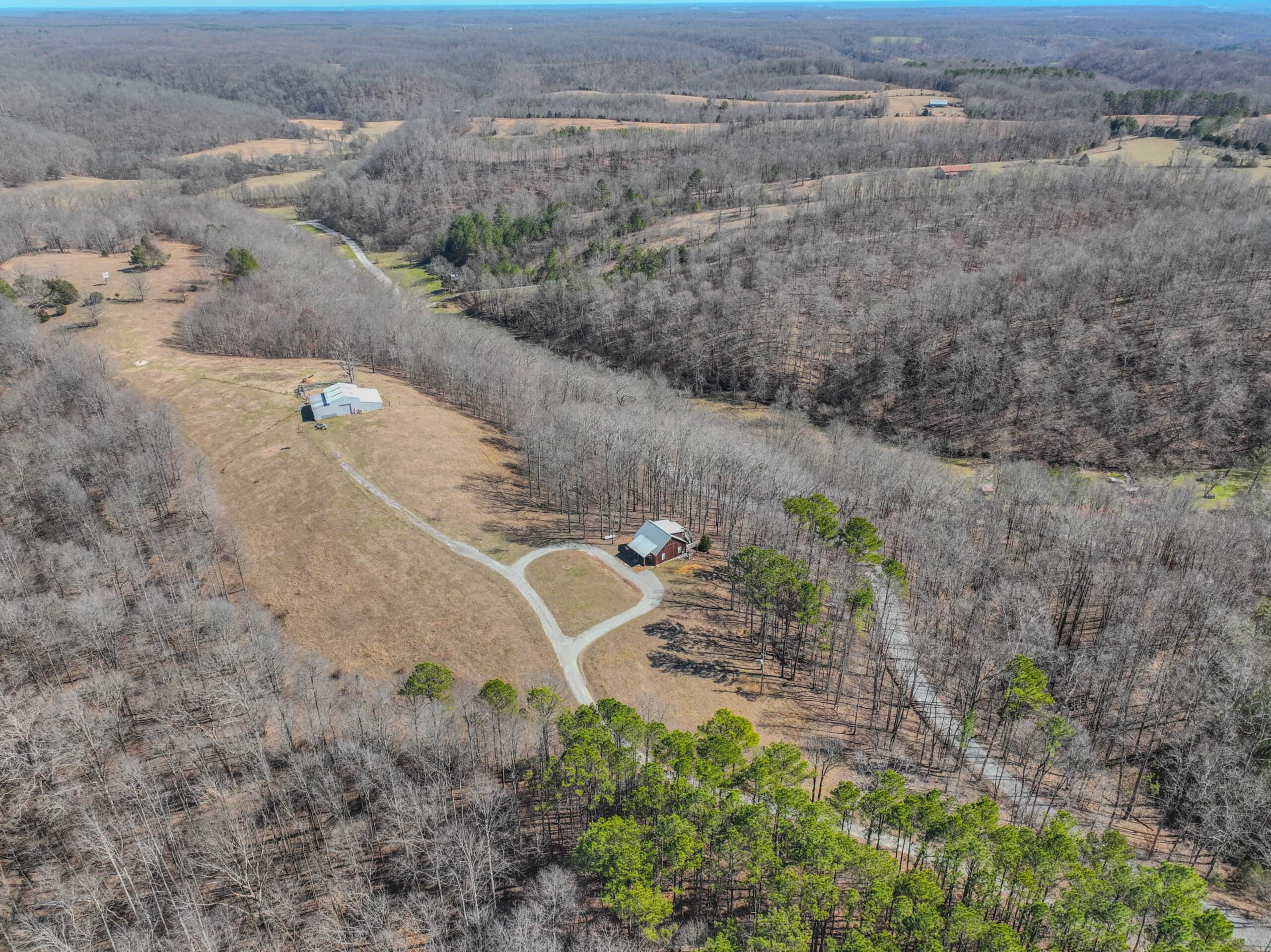 SECLUDED CABIN FOR SALE IN TENNESSEE WITH BARN & FENCING