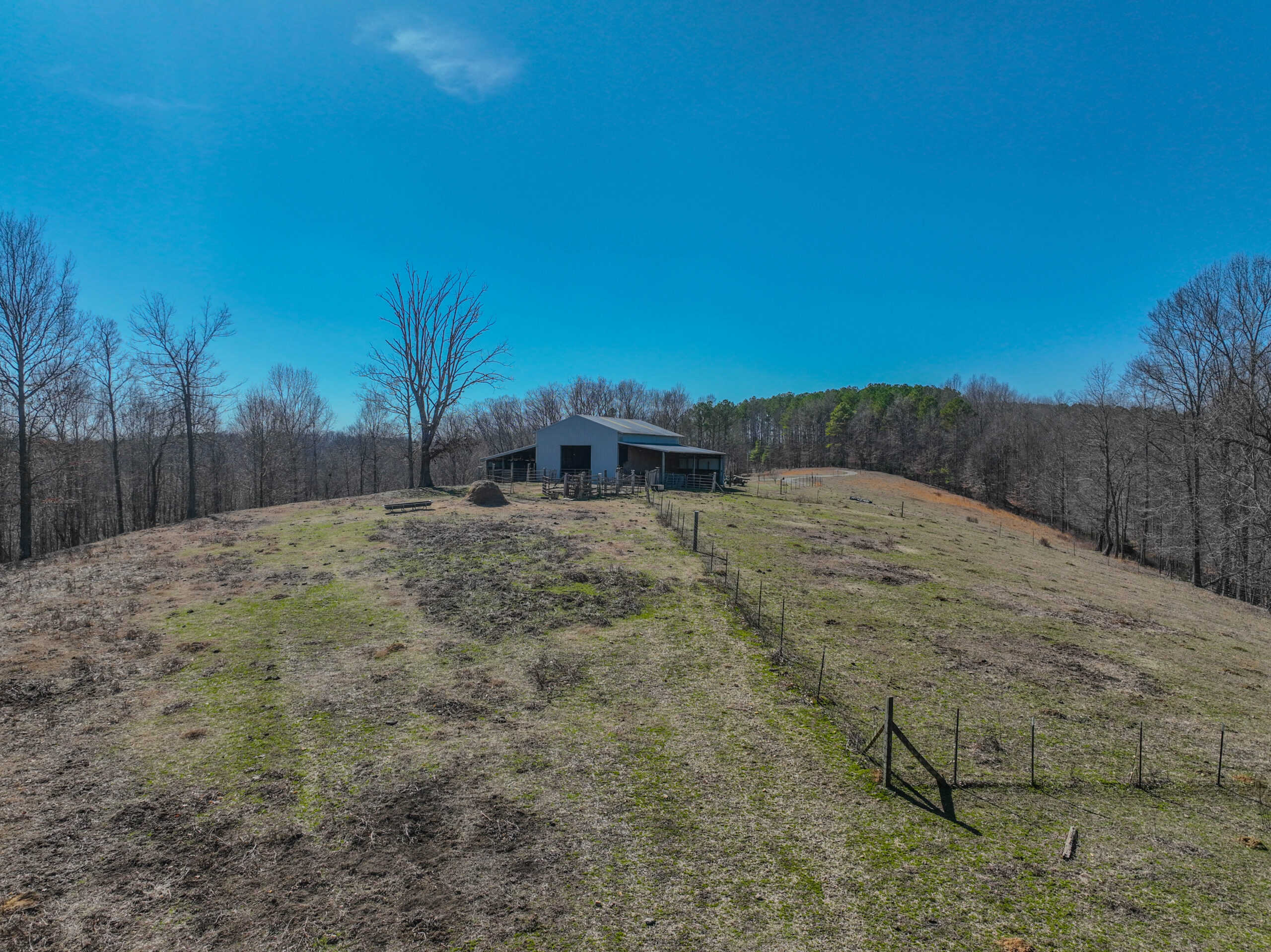 SECLUDED CABIN FOR SALE IN TENNESSEE WITH BARN & FENCING