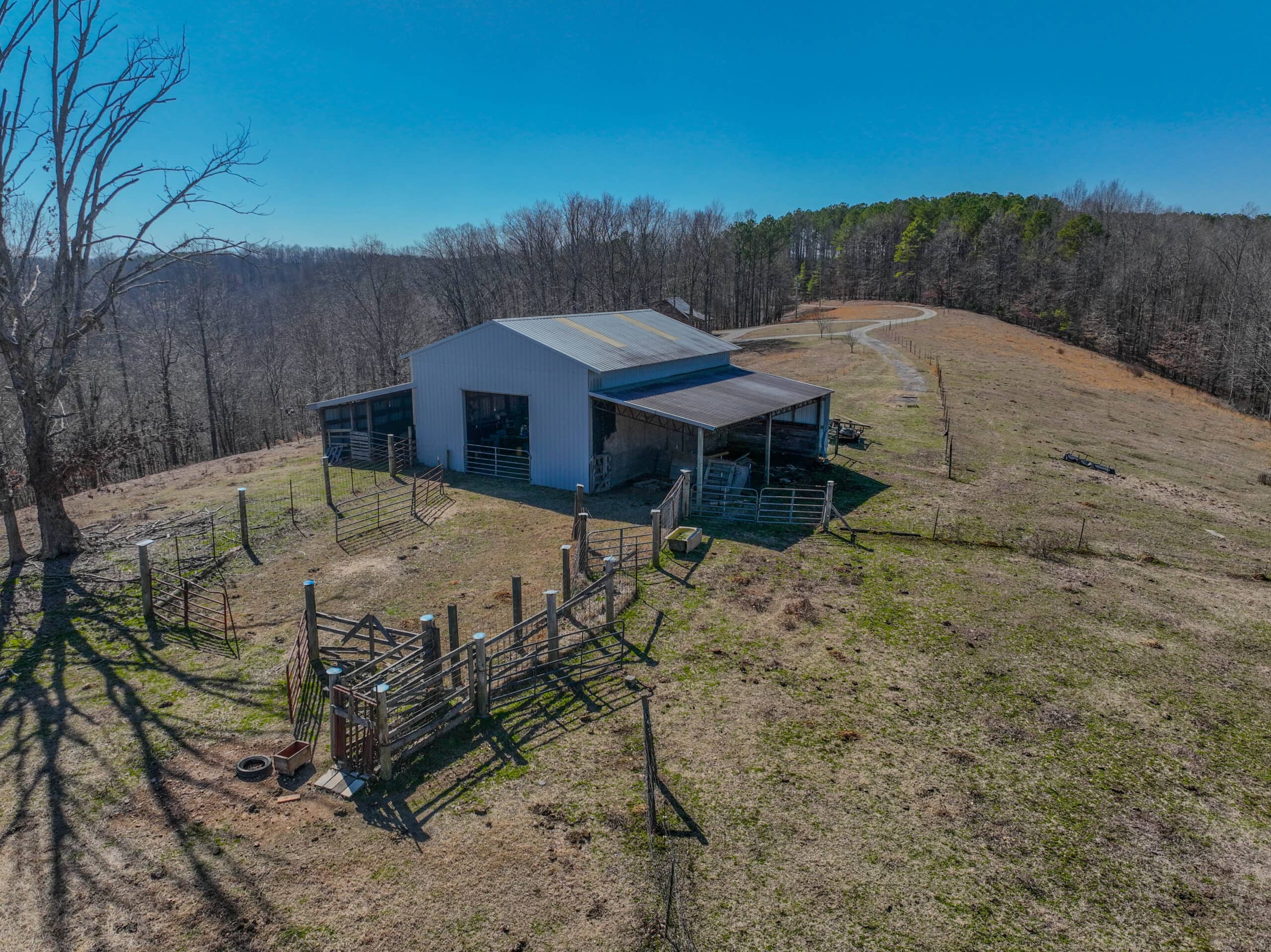SECLUDED CABIN FOR SALE IN TENNESSEE WITH BARN & FENCING