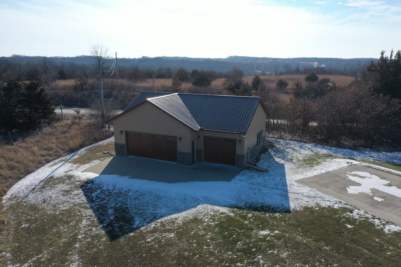 Hunters Paradise!! Stunning 92.4-Acre IA-MO Border House