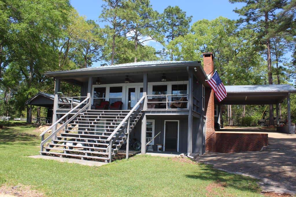 An Outdoorsman’s Paradise 719 Acres with 110 Acre Lake and Custom Built Home Pearl River County Mississippi