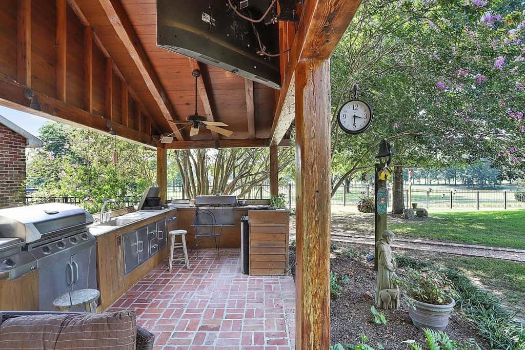 Beautiful Colonial Home on Acreage in East Feliciana Parish