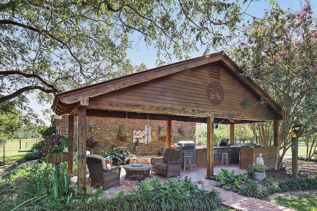 Beautiful Colonial Home on Acreage in East Feliciana Parish