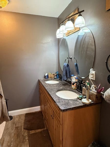 Rural Home on Highway with 7 ± Acres – 1 Mile from Mount Ayr