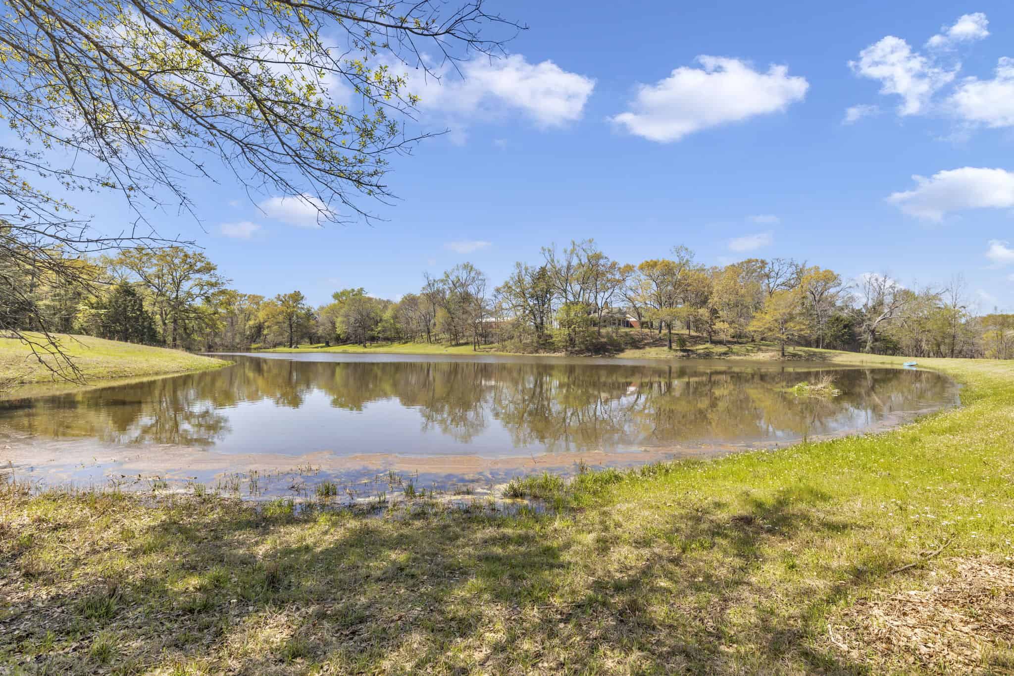 East Texas Hunting & Recreational Farm with Home & Barndo in Lindale, TX