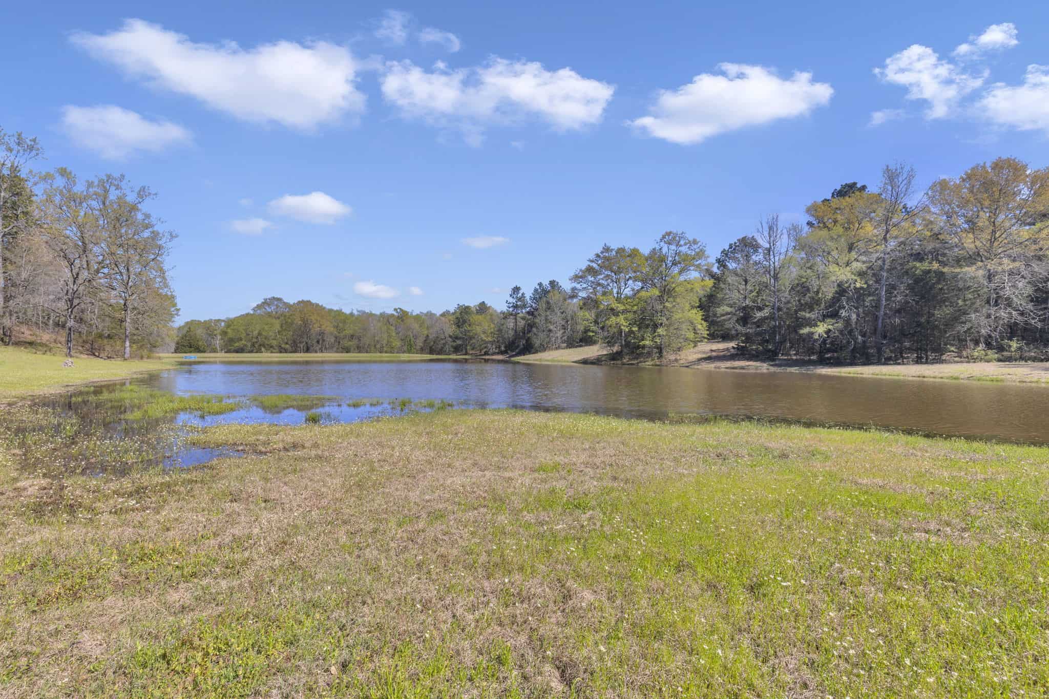 East Texas Hunting & Recreational Farm with Home & Barndo in Lindale, TX