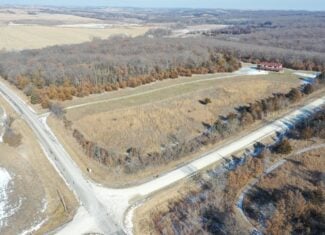 Hunters Paradise!! Stunning 92.4-Acre IA-MO Border House